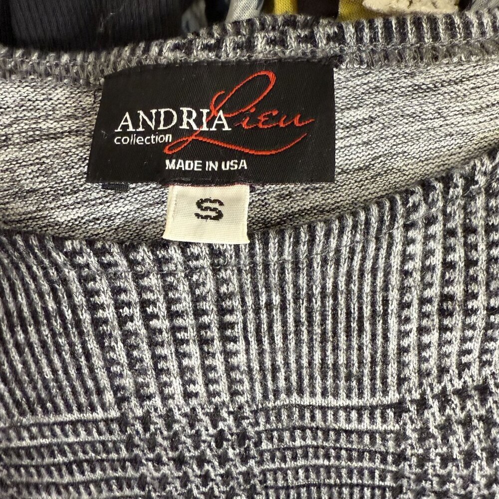 Andria Lieu Collection Patterned Top‎ - Picture 4 of 5